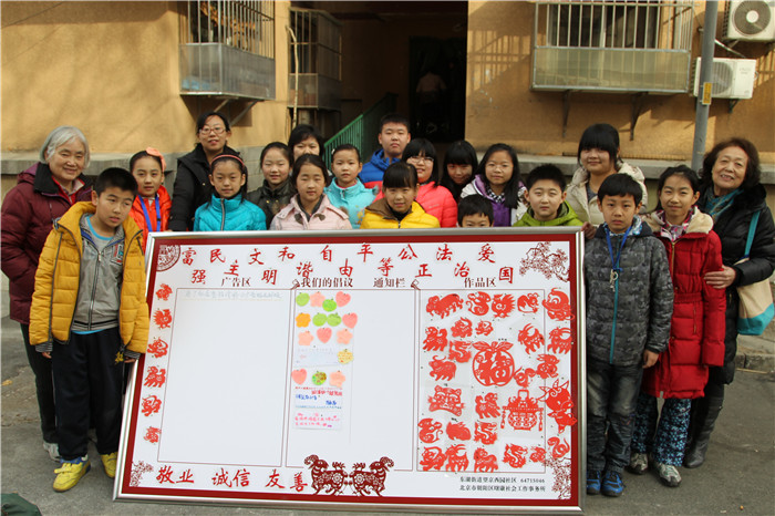 文明少年人责任感培养之“大手牵小手 共建新西园”.jpg